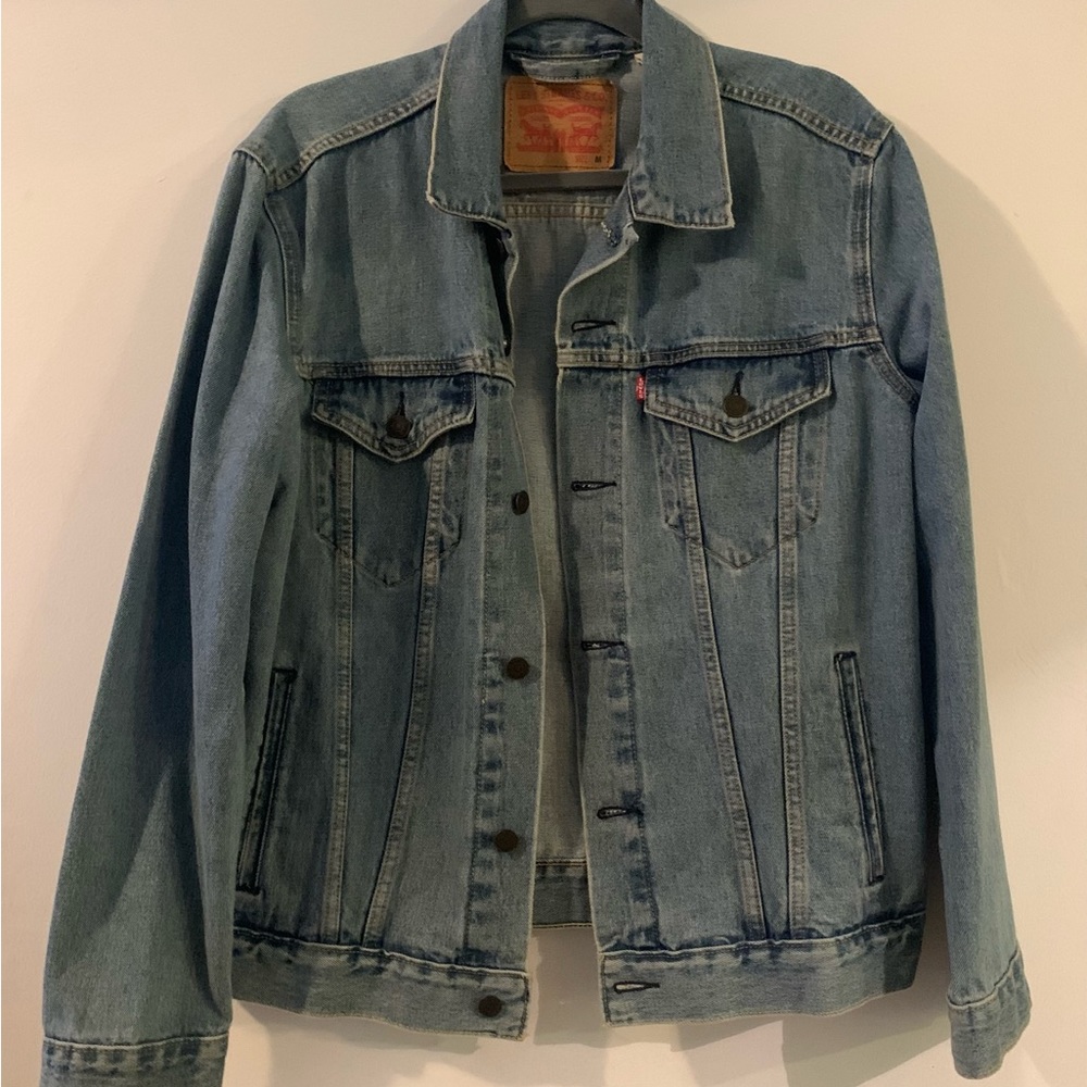 Oversized Levi’s Jean Jacket